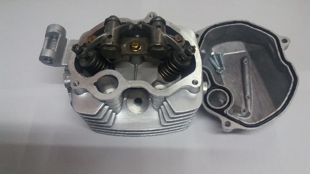 Motorcycle cylinder head assembly